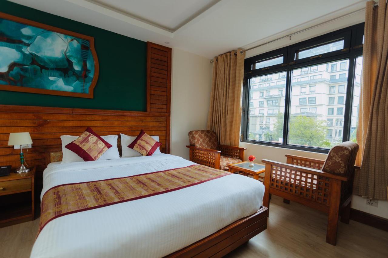Hotel Tulsi Pokhara Exteriör bild
