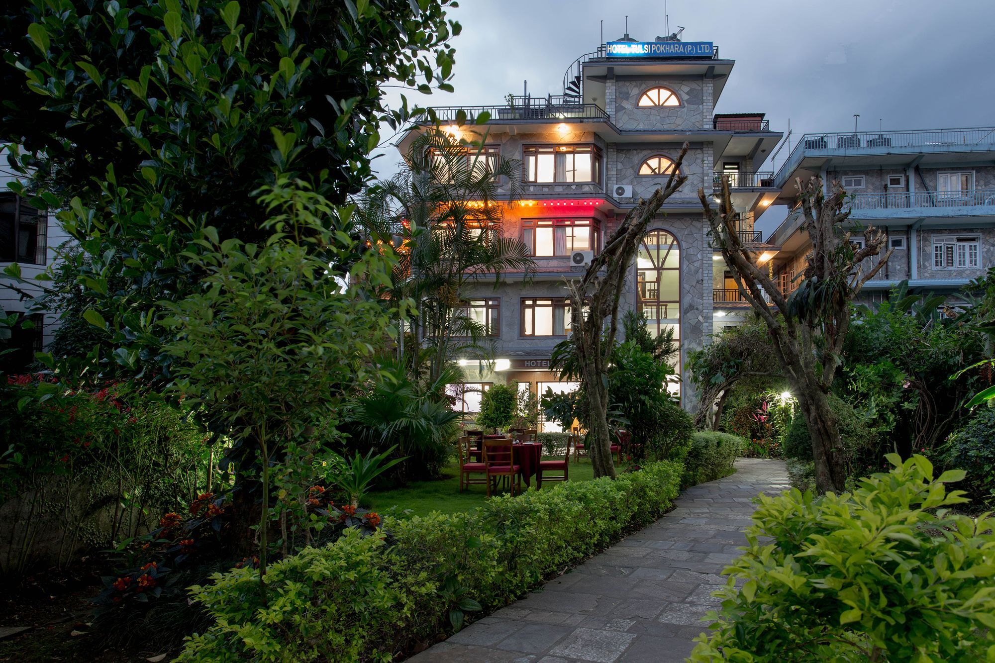 Hotel Tulsi Pokhara Exteriör bild